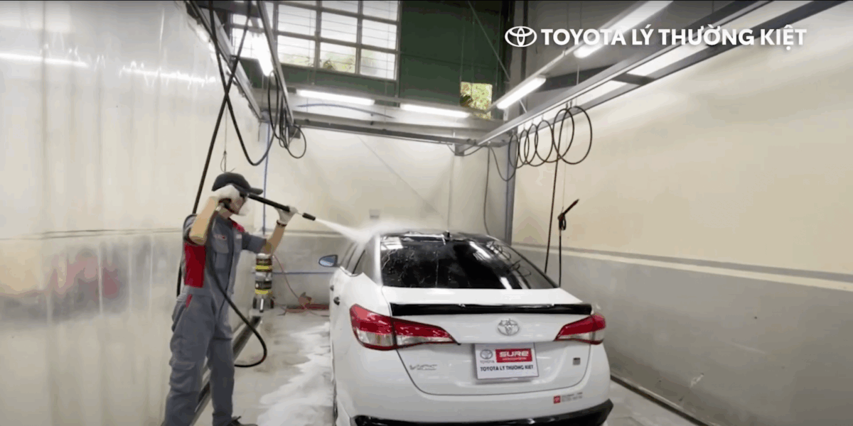 You Are Currently Viewing Cách Bảo Quản Ôtô Sau Khi Đi Mưa