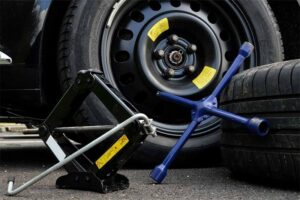 Read More About The Article Hướng Dẫn Thay Lốp Dự Phòng Xe Ô Tô Đúng Kỹ Thuật